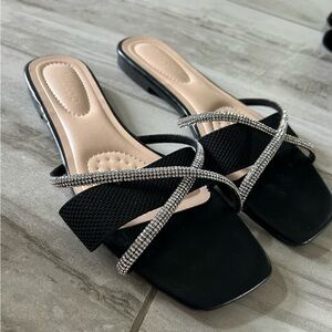 |CUCCOO| black and silver sandals
